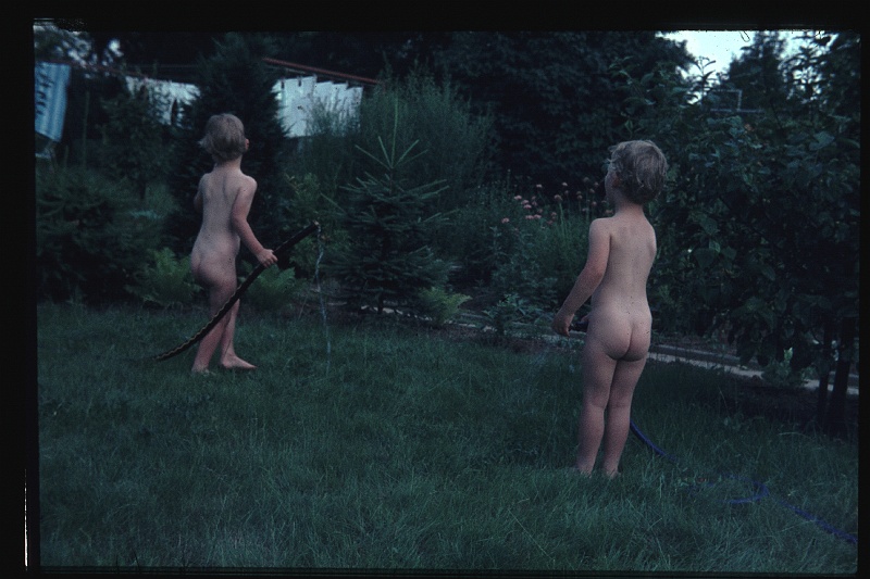 27.Gronau jun 1966 Brigitte,Marion.JPG